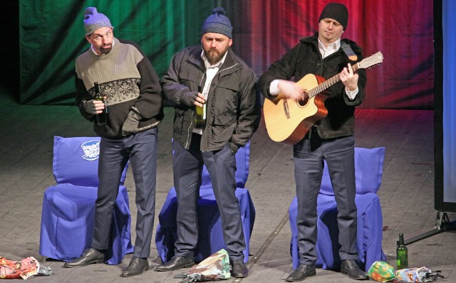 Przy szczelnie wypełnionej sali grudziądzkiego teatru Kabaret Młodych Panów z Rybnika skutecznie bawił grudziądzką publiczność.