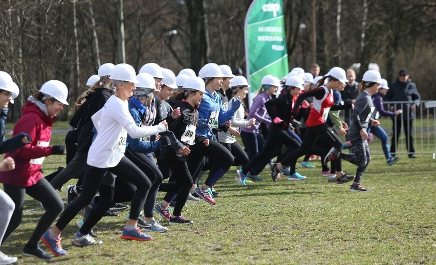 62 studentki i licealistki pobiegły w kaskach [zdjęcia]