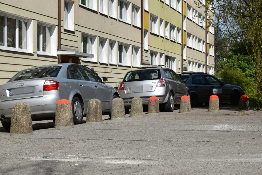 Nikt nie wziął pod uwagę, że mamy auta - skarżą się mieszkańcy ulicy Grodzkiej w Słupsku