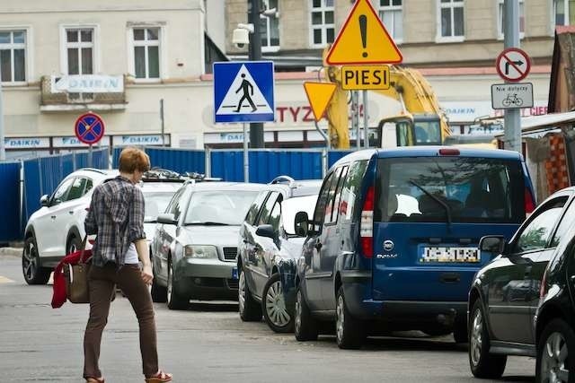 Ulica Przy Zamczysku w samym centrum miasta także znalazła się na celowniku ratusza i straży miejskiej