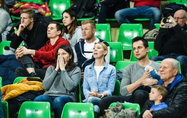 Pałac Bydgoszcz przegrał na własnym parkiecie z Polskim Cukrem Muszynianką Muszyna 0:3 (22:25, 21:25, 14:25) w kolejnym meczu Ligi Siatkówki Kobiet i spadł na 9. miejsce w tabeli. Zobaczcie zdjęcia z parkietu i trybun hali Łuczniczka >>>