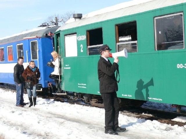 Świętokrzyska Kolejka Dojazdowa przewozi coraz więcej turystów, ale i tak przynosi straty.