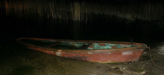 Tą łódkę wyłowiono razem ze zwłokami trzech mężczyzn.