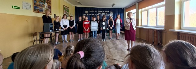 Ciekawe obchody Światowego Dnia Książki i Praw Autorskich zorganizowano w Mydłowie. Dzieci przygotowały spektakl edukacyjny.