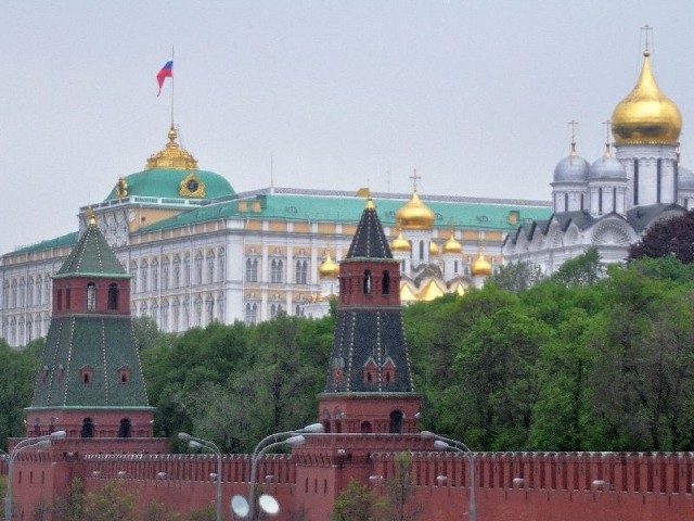 Kreml oglądany z mostu nad rzeką Moskwą