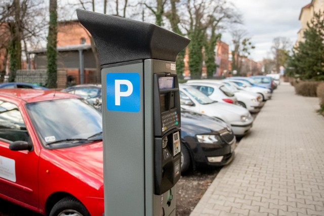 Identyfikatory zwalniają mieszkańców ulic w strefie parkowania z wnoszenia opłat w parkometrach