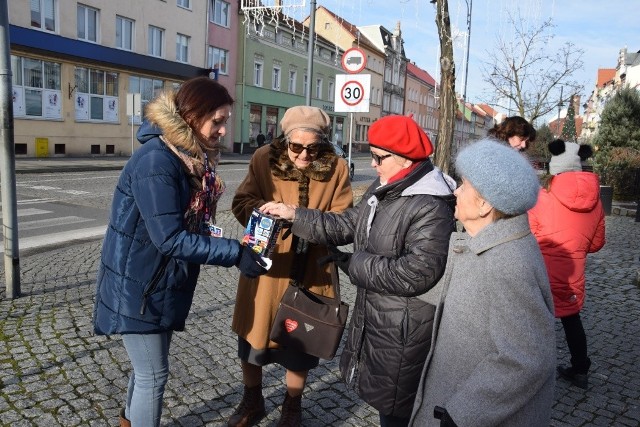 WOŚP 2020 Powiat Nowosolski. Ile wolontariusze orkiestry uzbierali pieniędzy dla zapewnienia najwyższych standardów diagnostycznych i leczniczych w dziecięcej medycynie zabiegowej"?przejdź do GALERII.