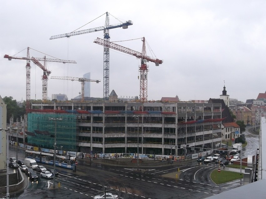 Wrocław: Biurowiec na placu Dominikańskim coraz wyższy. Dwa piętra w półtora miesiąca (ZDJĘCIA)