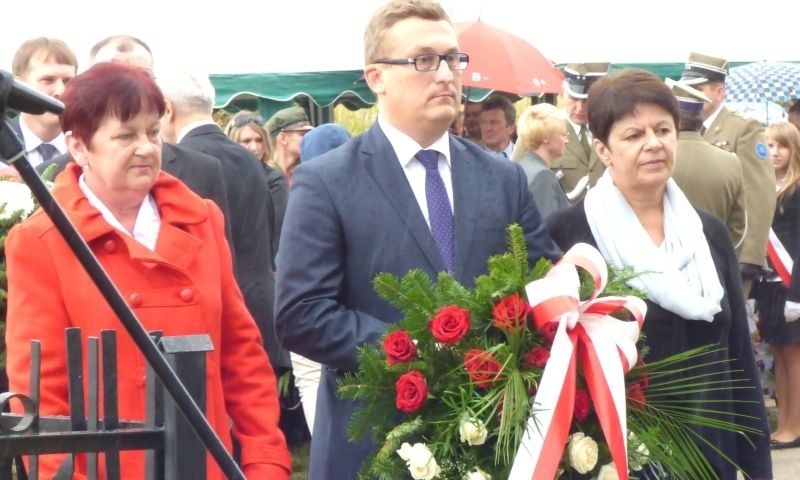 Kwiaty przed pomnikiem złożyła delegacja Nowego Korczyna.