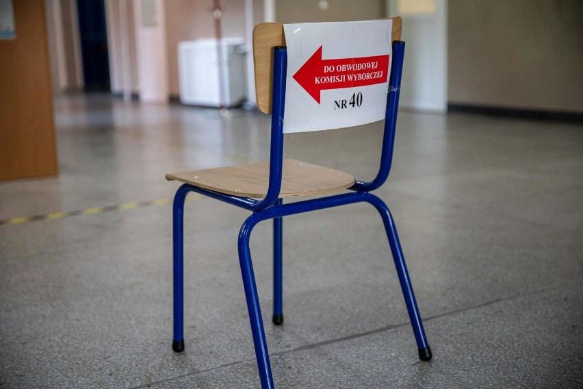 Głosowanie w lokalu wyborczym przy ul. Radzymińkiej