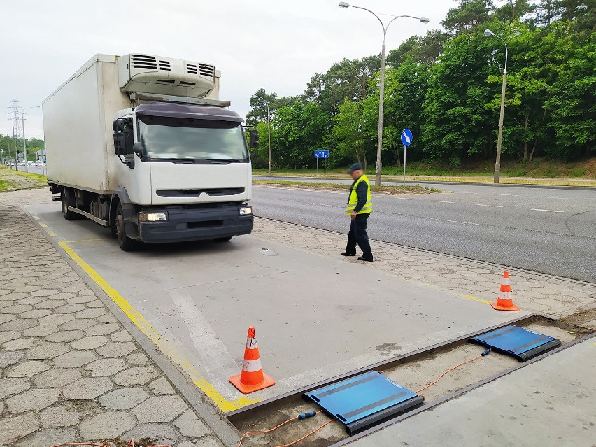 Ogumienie było uszkodzone i miało liczne ubytki, a na...