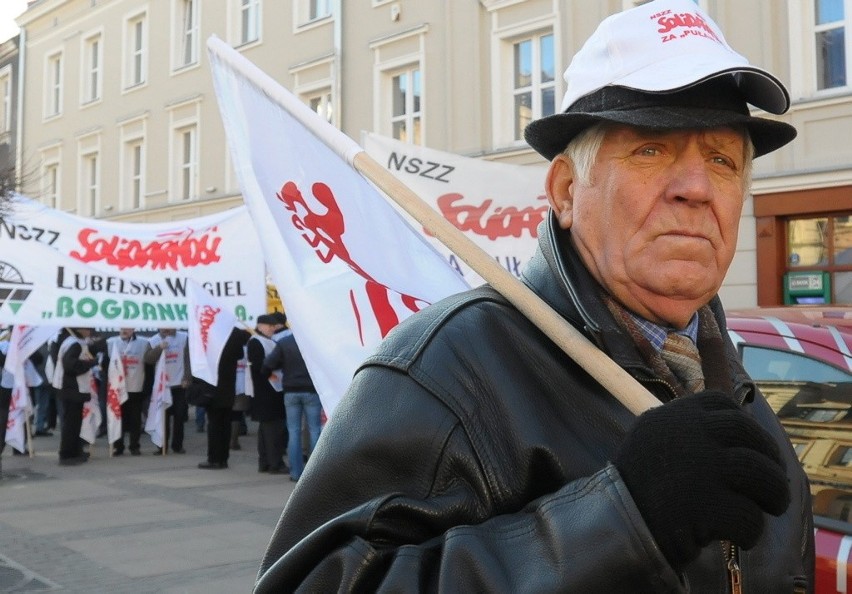 Pikieta "Solidarności" w obronie zwolnionego pracownika