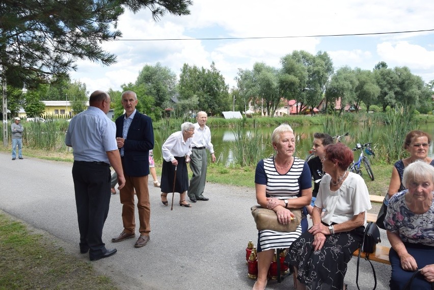 Mieszkańcy uhonorowali 11 chłopów z Masłomiącej zamordowanych w obozie Gross-Rosen [ZDJĘCIA]