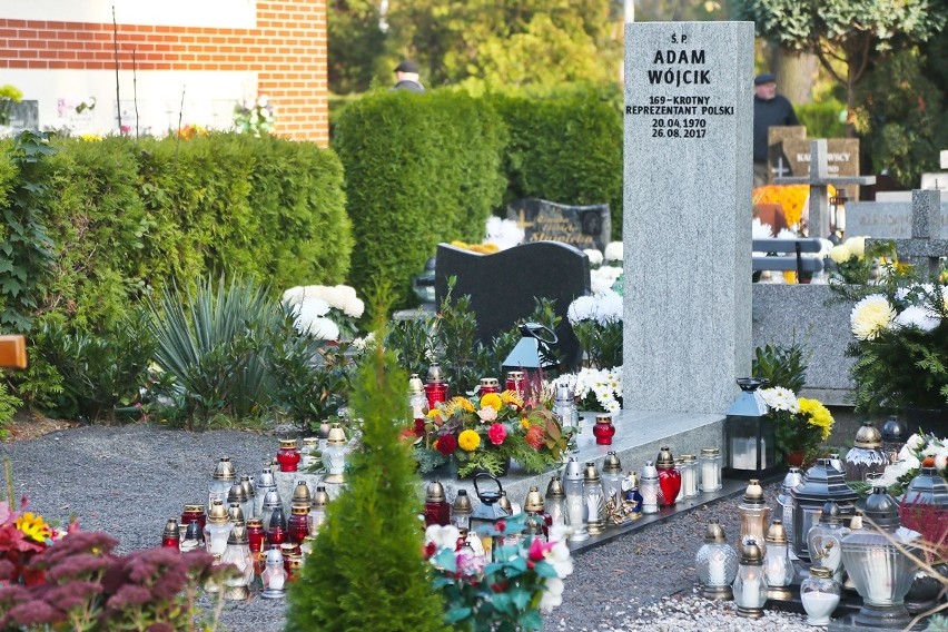 Cmentarz Grabiszyński - zamknięte ulice, tłumy i stragany (ZDJĘCIA)