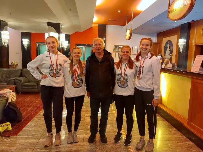 Młode lekkoatletki z regionu wróciły z Bielska-Białej z czterema medalami mistrzostw Polski U18