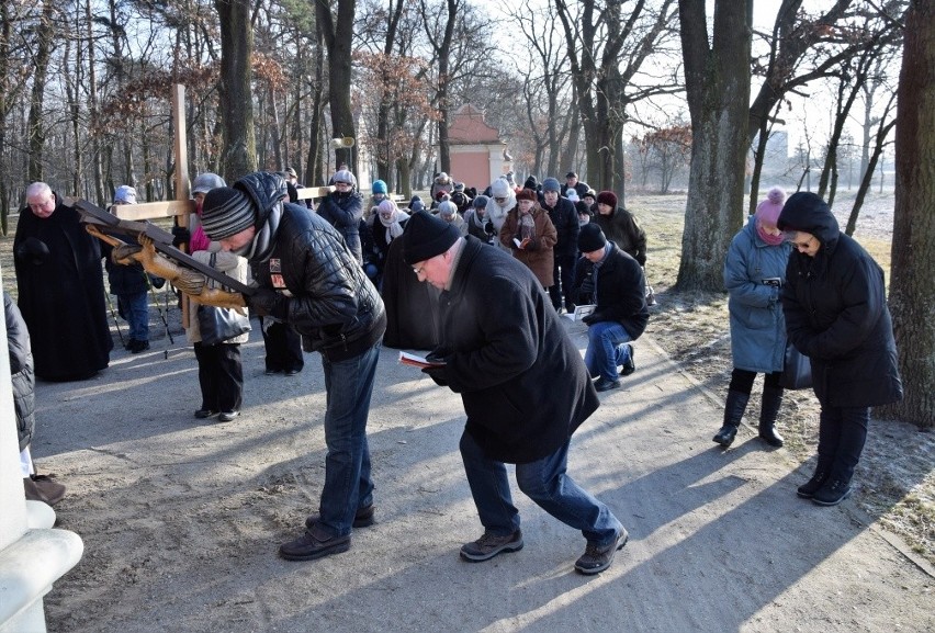 W Pakości trwają wielkopostne obchody kalwaryjskie. W każdy...