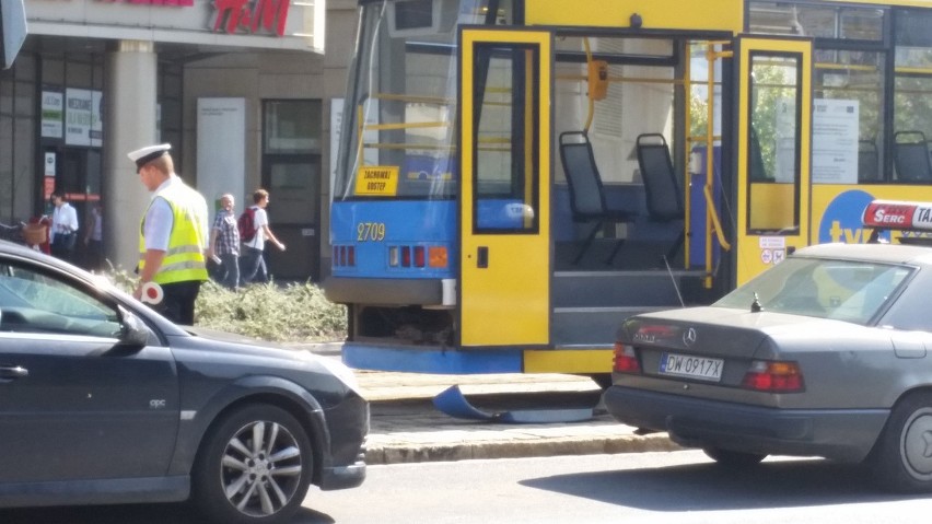 Wrocław: Awaria tramwaju na Powstańców Śląskich (ZDJĘCIA)