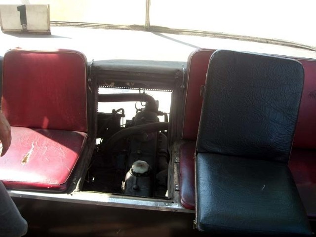 W jednym z autobusów (linia nr 1) odpadało siedzisko Pod nim jest już tylko silnik