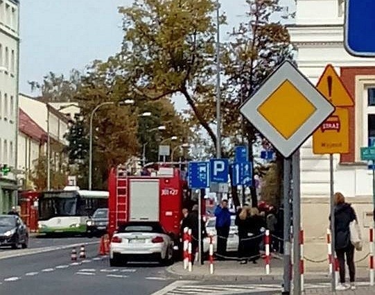 Ulatniający się na ul. Sienkiewicza gaz zaalarmował...