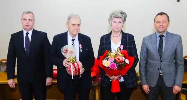 Dwie pary z Chełmna odebrały medale i wyróżnienia za długoletnie pożycie małżeńskie
