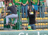 Kolejni kibole, którzy wbiegli na stadion żużlowy, zatrzymani. Narazili życie żużlowców?