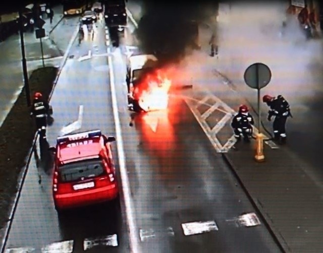 Samochód zapalił się w Gliwicach. A w środku butle LPG