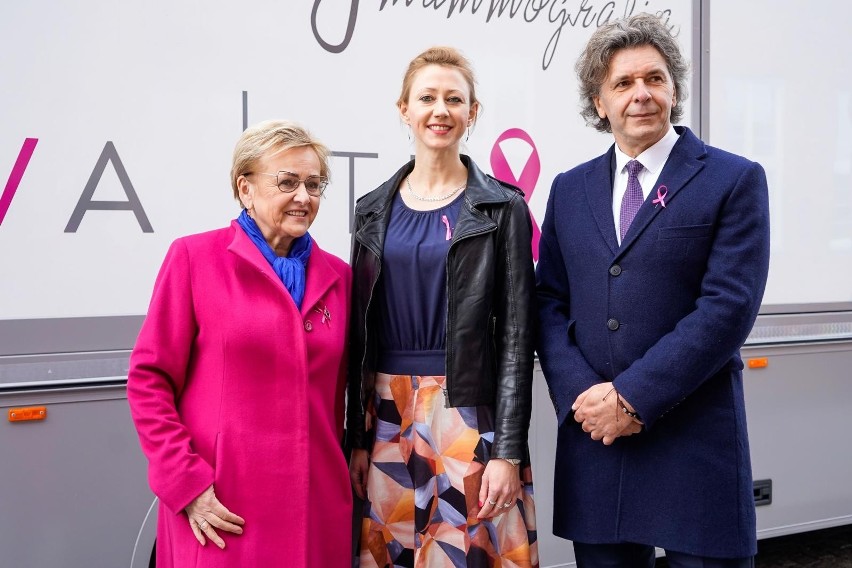 Gdańsk: Cztery nowe mammobusy kupione ze środków unijnych. Pomogą mieszkankom Pomorza