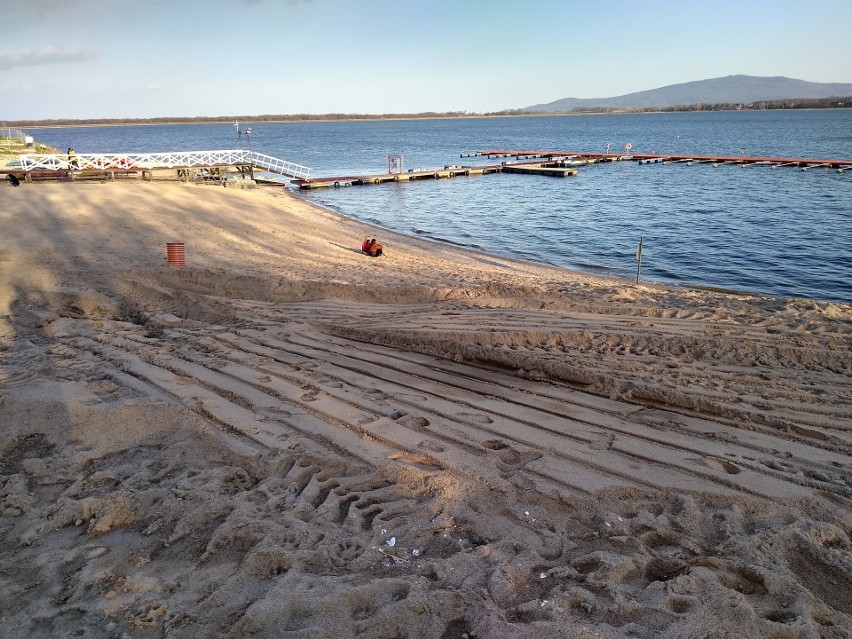 Ośrodek i plaża nad Zalewem Mietkowskim przygotowana do sezonu. Sporo się tam zmieniło! [ZDJĘCIA]