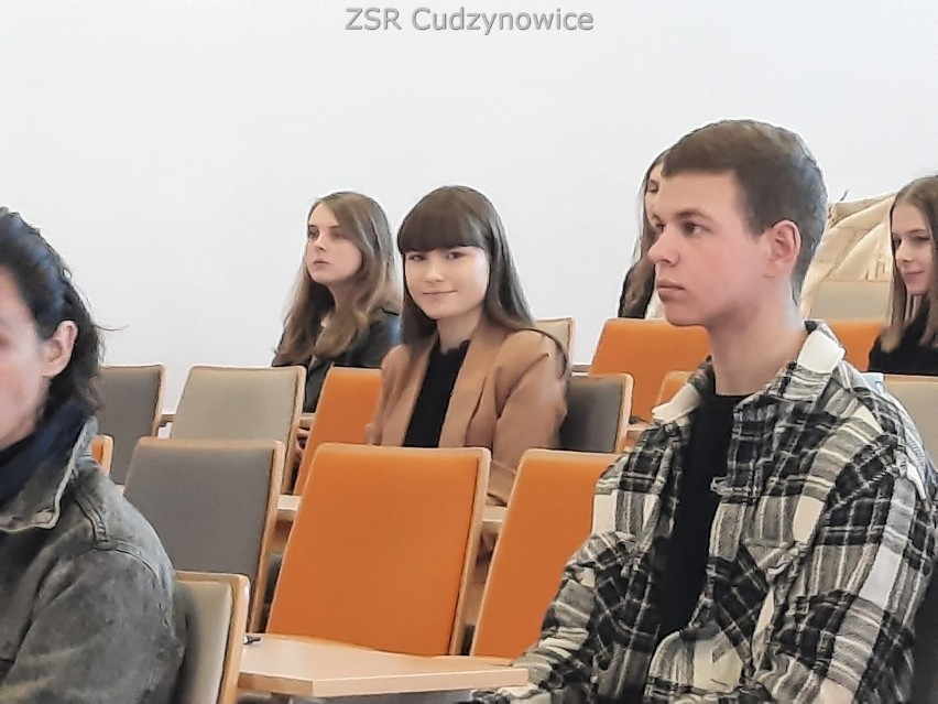 Podwójny sukces Zespołu Szkół Rolniczych w Cudzynowicach. Uczennice awansowały do etapu centralnego konkursu, który odbędzie się w Warszawie