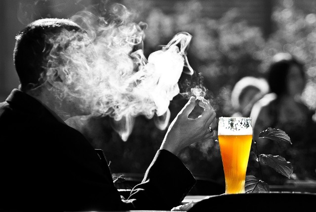 Alkohol i papierosy będą droższe. Od nowego roku wzrośnie akcyza. Takie teraz będą ceny różnych alkoholi i wyrobów tytoniowych.