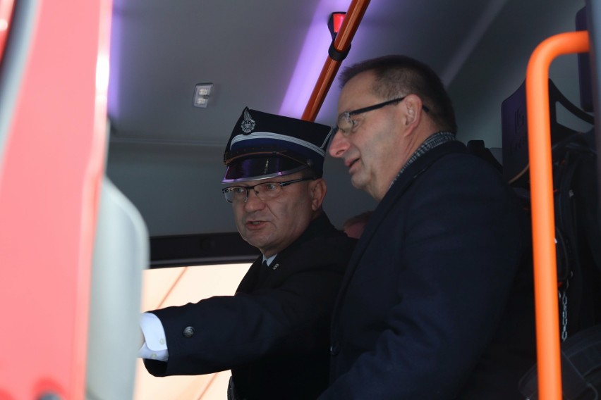 Nowy wóz trafił do strażaków z OSP w Żorach-Rowniu....