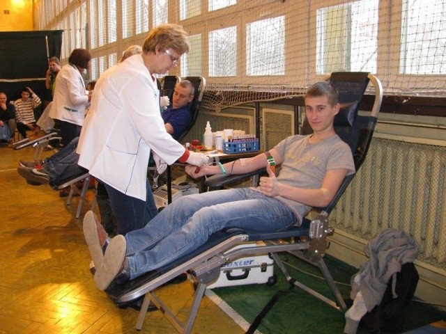 Jednym z uczniów, który zdecydował się oddać krew w piątek był Piotr Sałaciński z klasy 3za.