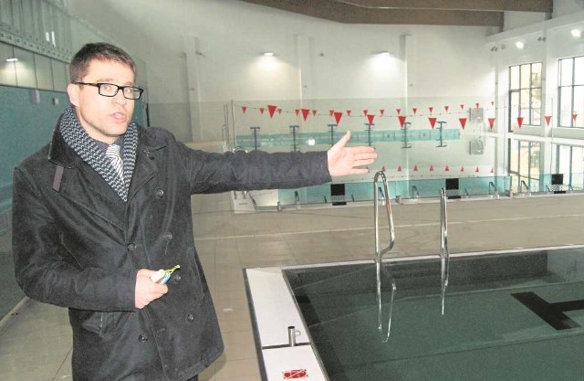 - Bezpieczeństwo na basenie jest zapewnione, choć współpraca z fundacją nie idzie najlepiej - mówi wprost Bartosz Ścisłowicz.
