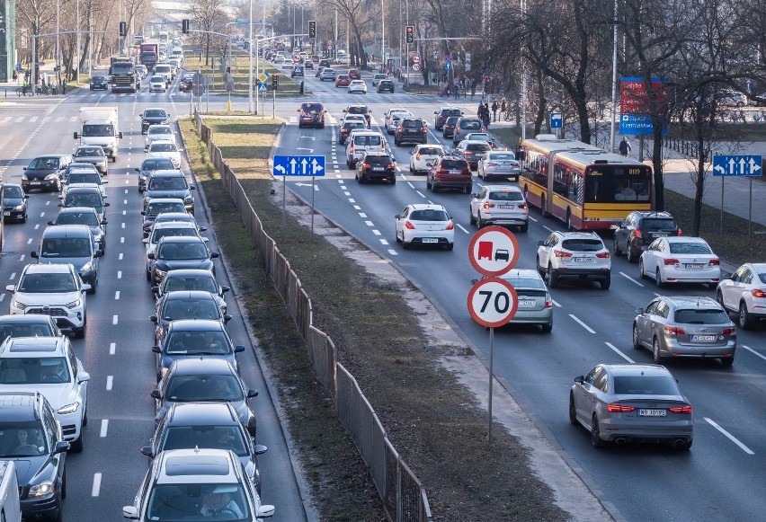 Strefa czystego transportu to wydzielony obszar, po którym...