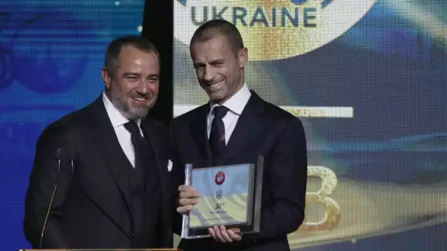 Prezes Ukraińskiego Związku Piłkarskiego, Andrij Pawełko (z lewej) i prezydent UEFA, Aleksander Čeferin