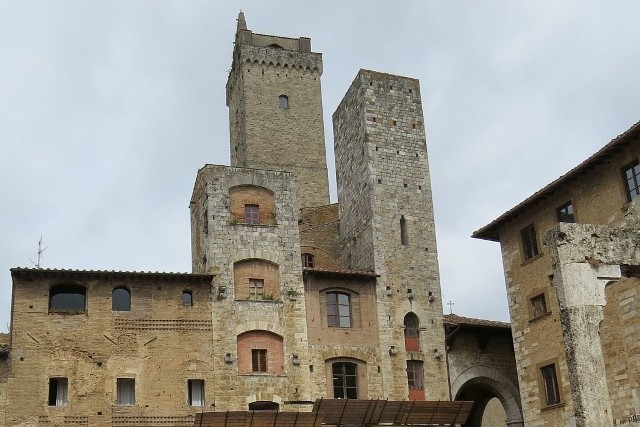 San Gimignano nazywano jest Miastem Stu Wież, lub Średniowiecznym Manhattanem.