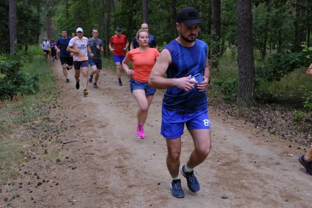 Jak w każdą sobotę w lasku Na Skarpie odbył się parkrun. Dystans 5 km tradycyjnie skusił miłośników biegania, a także zwolenników nordic walking. Sobotnie spotkanie było już 249. z kolei - za tydzień toruński parkrun będzie więc obchodził swój jubileusz. Kliknij w przycisk "Zobacz galerię" i obejrzyj zdjęcia z biegu!POLECAMY:Sinice w Bałtyku 2021. Te plaże omijaj szerokim łukiem MAPA Tutaj kąpiel nie jest dobrym pomysłem. Sinice pod lupą sanepidu