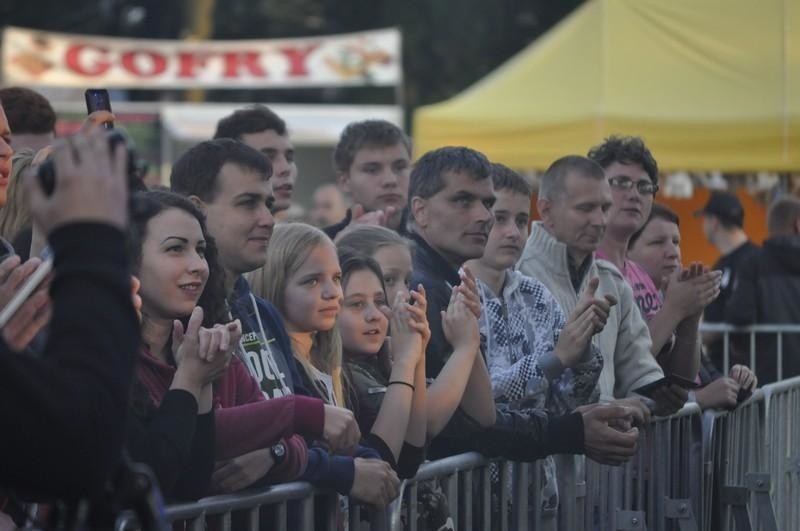 Mieszkańcy gminy Oświęcim bawili się podczas koncertów występów kabaretowych i kibicowali Polakom