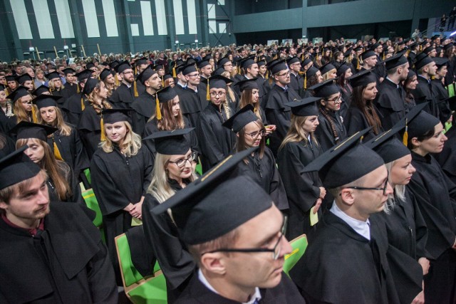 Szpiegowania studentów nie było - orzekli eksperci z toruńskiej uczelni. Pozostałe zarzuty będą jednak nadal badane.