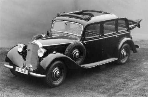 Fot. Mercedes-Benz: Model 260 D z nadwoziem typu landaulet.