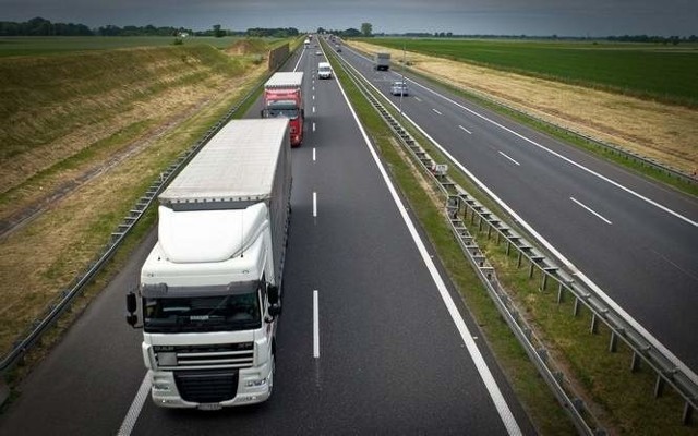 Do groźnie wyglądającego zderzenia doszło dzisiaj przed południem na autostradzie A1 w rejonie Gorzuchowa w powiecie chełmińskim.