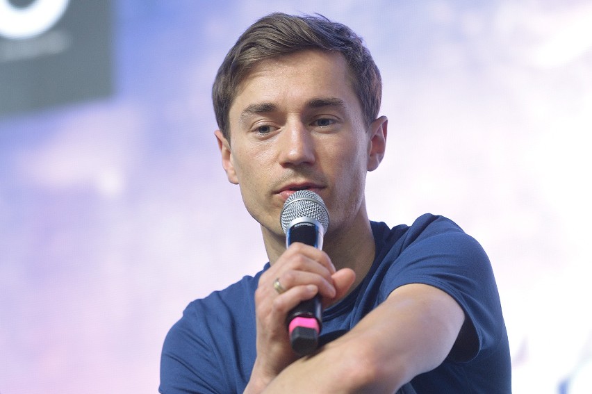 Kamil Stoch przez większość roku przebywa poza domem,...