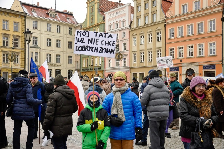 Wrocław: Komitet Obrony Demokracji znów na placu Solnym