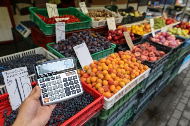 Co zrobić, by nie marnować jedzenia, a tym samym mniej wydawać? Oto kilka prostych sposobów --->Monaday News: Badanie, przeprowadzone przez UCE RESEARCH i SYNO Poland dla Grupy BLIX, pokazuje, że aż 67,9% rodaków ogranicza wydatki w sklepach przez rosnącą inflację i wysokie ceny