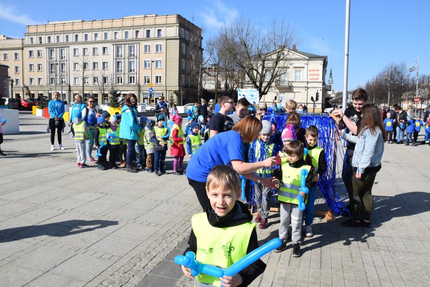 „Przystanek autyzm” to happening w Dzień Autyzmu na placu...