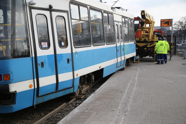 Wykolejenie tramwaju na pl. Strzegomskim. 28 lutego MPK było sparaliżowane