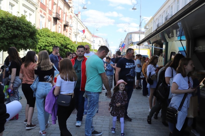 Prawdziwe tłumy na Street Food Festiwal w Kielcach. Kuszące zapachy i niespotykane potrawy. Zobaczcie zdjęcia