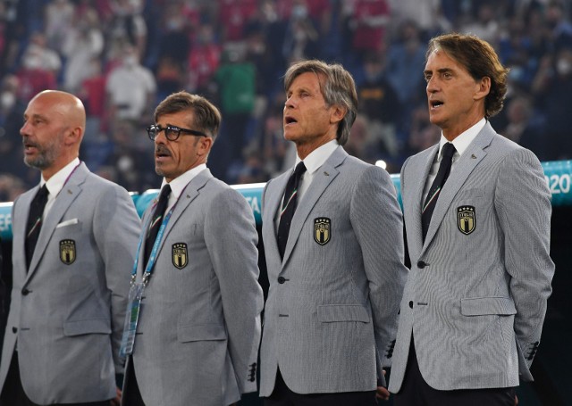 Włoskie garnitury mają nawiązywać do tych, które sztab Italii nosił na Mundialu w 1982 roku?