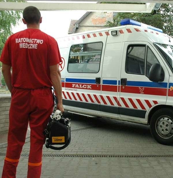 Karetki z Brzegu co jakiś czas wyjeżdżają do Grodkowa, by ratować życie ludzi. Dzieje się tak wtedy, gdy ambulans, który jest w Grodkowie, jedzie do innego zdarzenia, na przykład poza miastem.