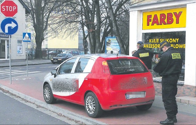 Strażnicy miejscy w Stargardzie mają skupić się na walce o porządek w mieście, także drogowy. Jak mówią, pracy jest dużo. Walczyć trzeba międzyinnymi z kierowcami nagminnie parkującymi na ścieżkach rowerowych.